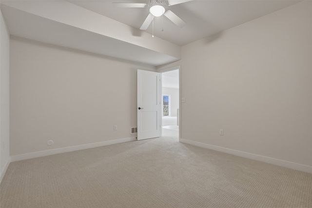 892 Silver Ln, Iowa City, IA 52245