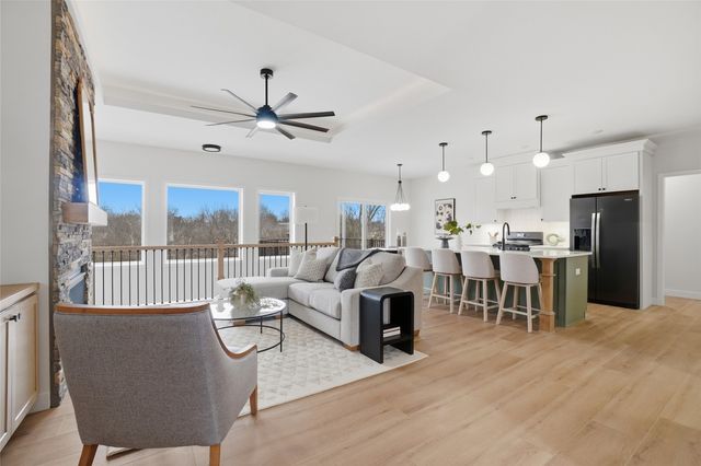 892 Silver Ln, Iowa City, IA 52245