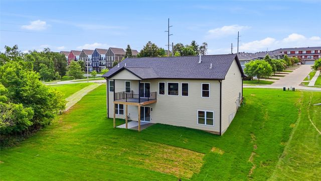 892 Silver Ln, Iowa City, IA 52245