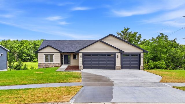 892 Silver Ln, Iowa City, IA 52245