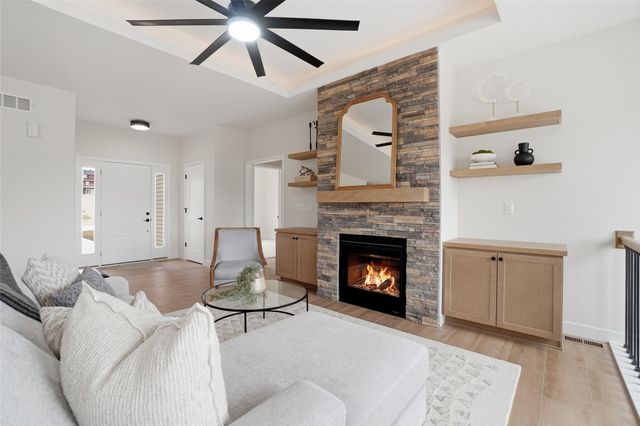 892 Silver Ln, Iowa City, IA 52245