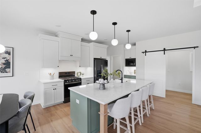 892 Silver Ln, Iowa City, IA 52245