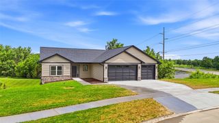 892 Silver Ln, Iowa City, IA 52245