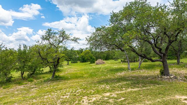 2016 Hidden Hills DR, Dripping Springs, TX 78620
