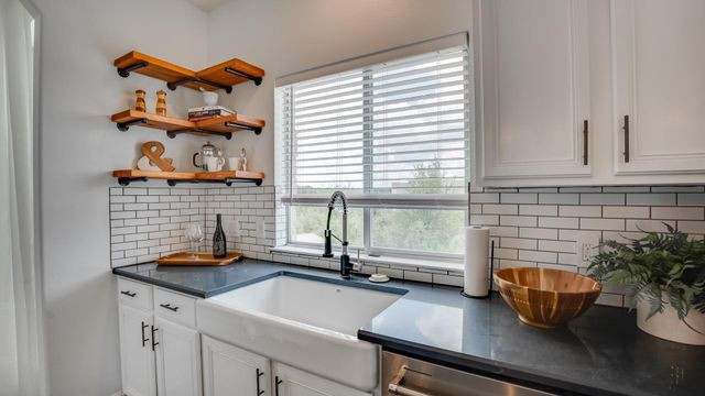 2016 Hidden Hills DR, Dripping Springs, TX 78620