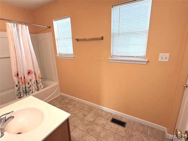 155 Roxbury Drive, O'fallon, MO 63366