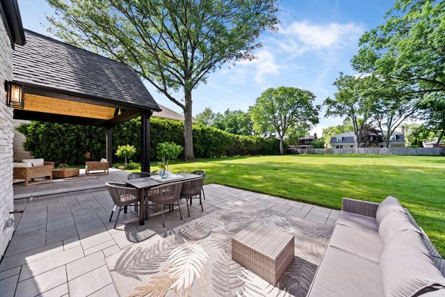 3890 Greenacre Drive, Northbrook, IL 60062