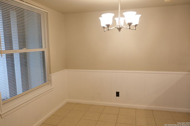 393 FENWICK DR., Windcrest, TX 78239