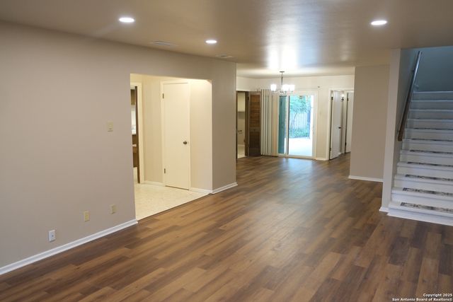 393 FENWICK DR., Windcrest, TX 78239