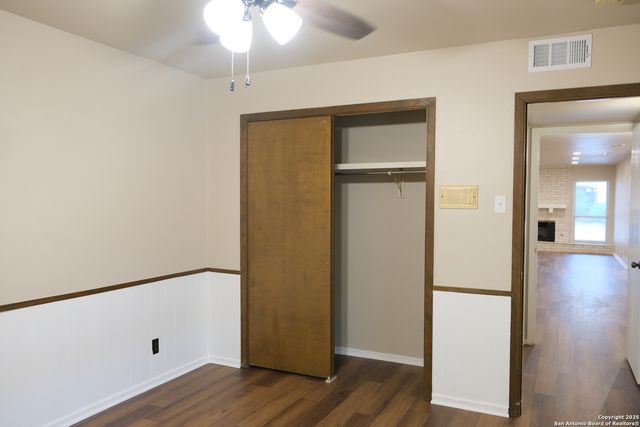 393 FENWICK DR., Windcrest, TX 78239