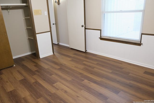 393 FENWICK DR., Windcrest, TX 78239