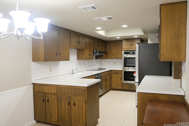 393 FENWICK DR., Windcrest, TX 78239