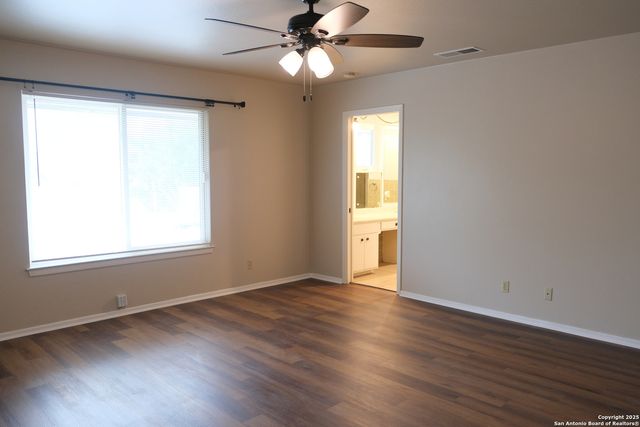 393 FENWICK DR., Windcrest, TX 78239