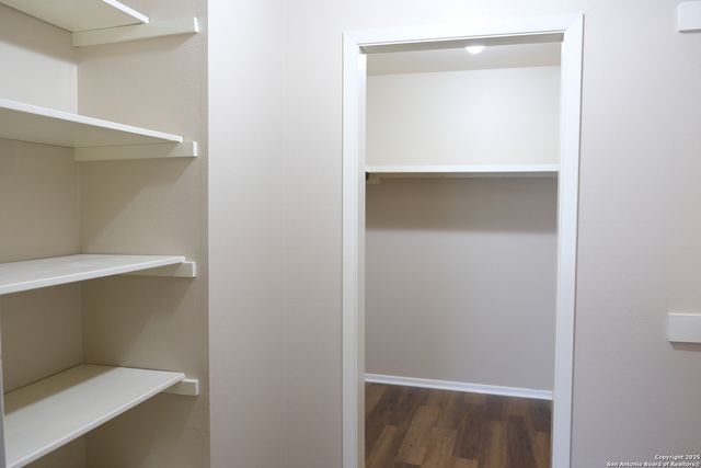 393 FENWICK DR., Windcrest, TX 78239