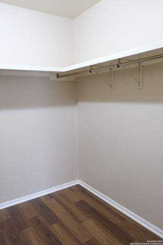 393 FENWICK DR., Windcrest, TX 78239