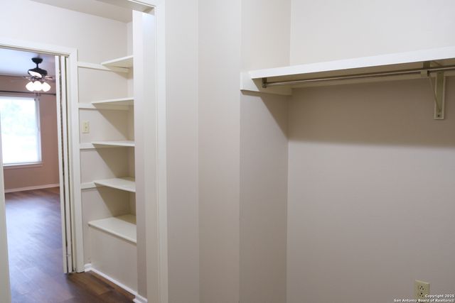 393 FENWICK DR., Windcrest, TX 78239