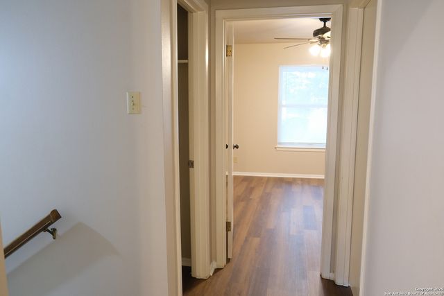 393 FENWICK DR., Windcrest, TX 78239