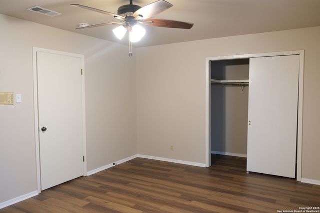 393 FENWICK DR., Windcrest, TX 78239