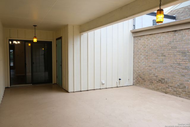 393 FENWICK DR., Windcrest, TX 78239