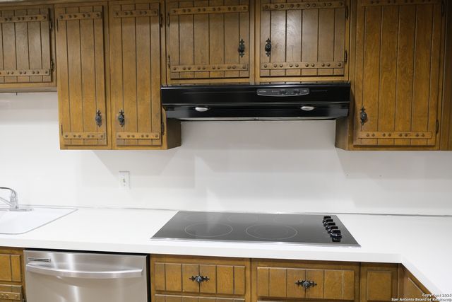 393 FENWICK DR., Windcrest, TX 78239