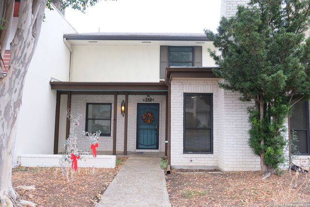 393 FENWICK DR., Windcrest, TX 78239