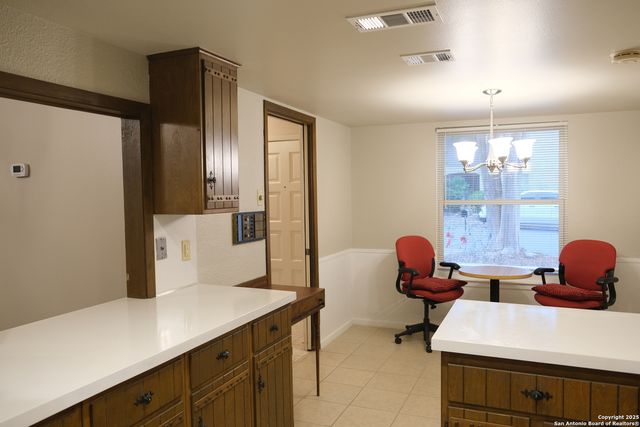 393 FENWICK DR., Windcrest, TX 78239