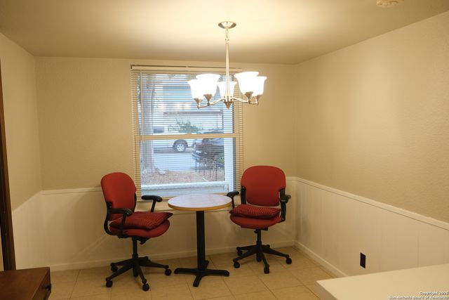 393 FENWICK DR., Windcrest, TX 78239