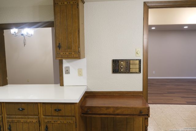 393 FENWICK DR., Windcrest, TX 78239