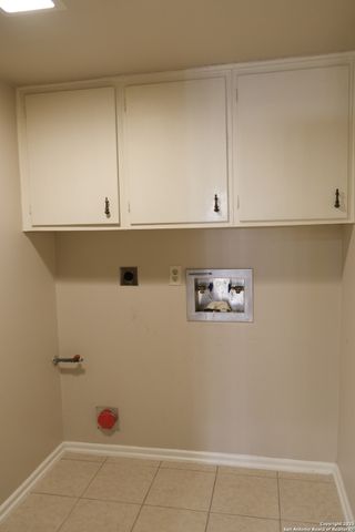 393 FENWICK DR., Windcrest, TX 78239