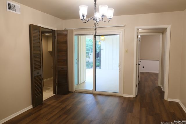 393 FENWICK DR., Windcrest, TX 78239