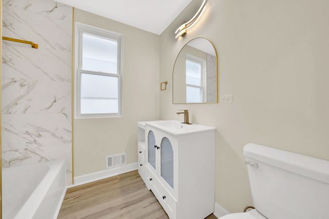 7140 S Winchester Avenue, Chicago, IL 60636