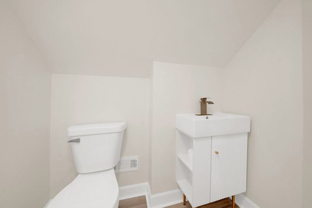 7140 S Winchester Avenue, Chicago, IL 60636
