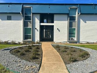 3627 Almazan Drive 117, Dallas, TX 75220