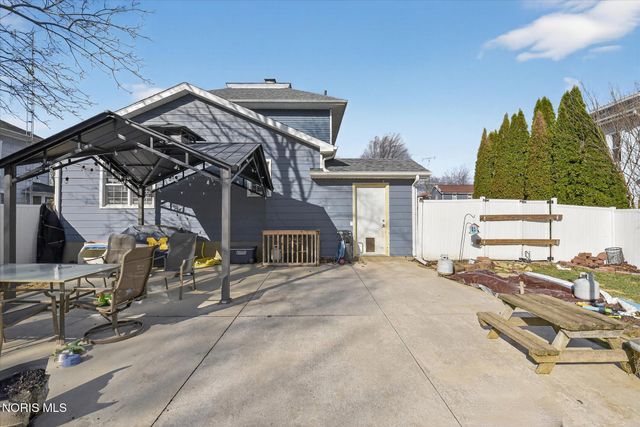 203 College Street, Fayette, OH 43521