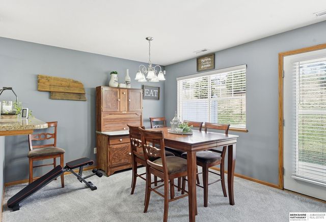 17532 Parker Plaza, Omaha, NE 68118