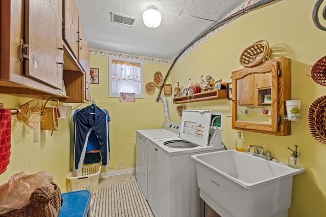 209 Farmbrook Circle, Frankfort, KY 40601