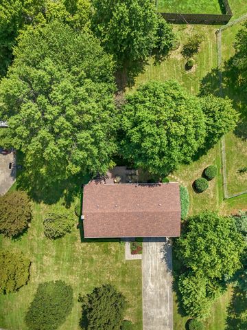 209 Farmbrook Circle, Frankfort, KY 40601