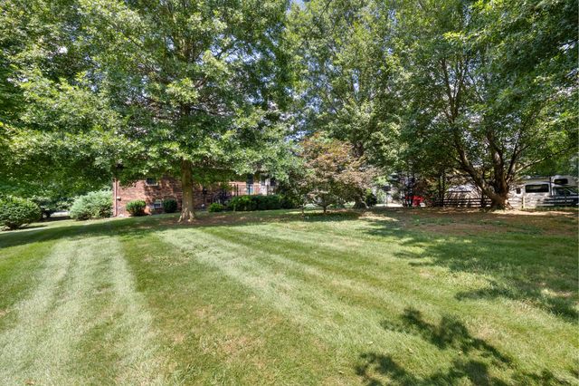 209 Farmbrook Circle, Frankfort, KY 40601