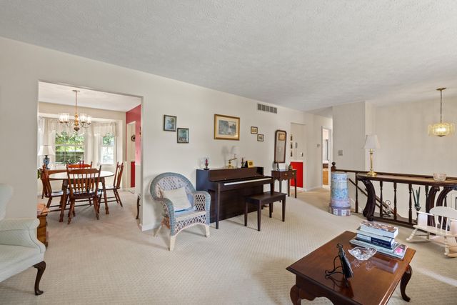 209 Farmbrook Circle, Frankfort, KY 40601