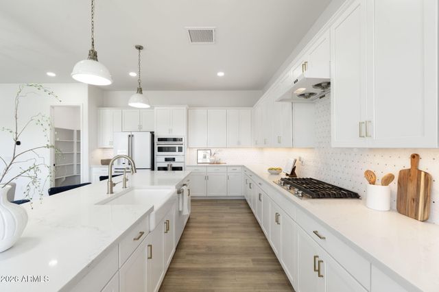 35562 N GEMSTONE Way, San Tan Valley, AZ 85144