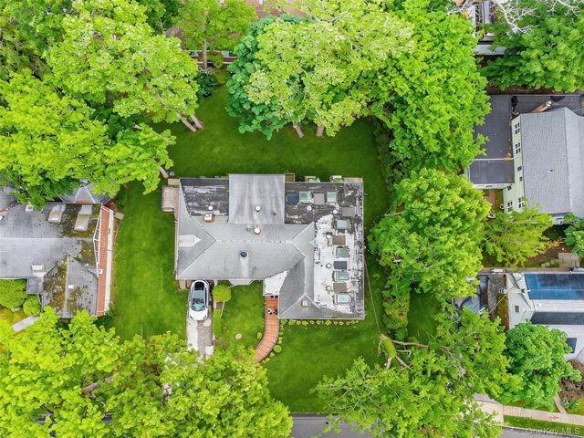 5 Bellingham Lane, Great Neck, NY 11023