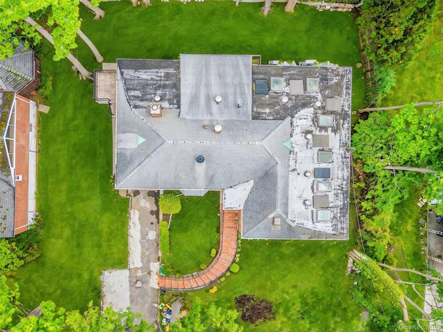 5 Bellingham Lane, Great Neck, NY 11023