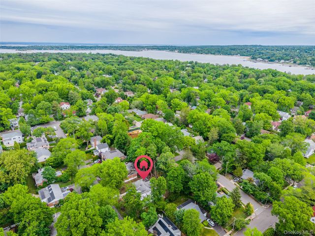 5 Bellingham Lane, Great Neck, NY 11023