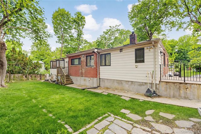 5 Bellingham Lane, Great Neck, NY 11023