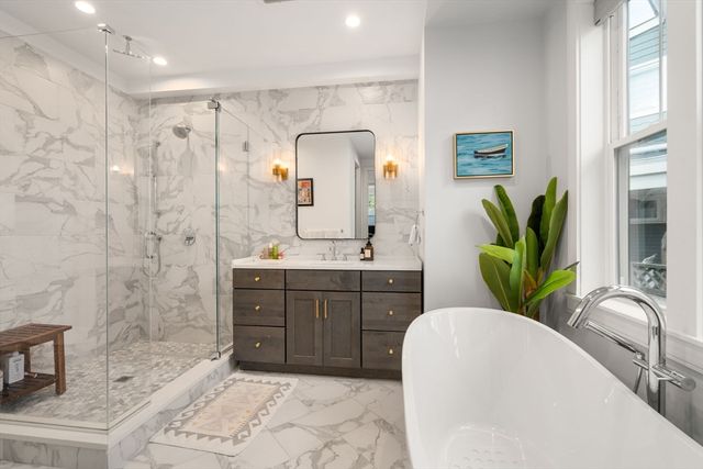 5 Caspian Way U:2, Boston, MA 02125