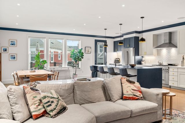 5 Caspian Way U:2, Boston, MA 02125