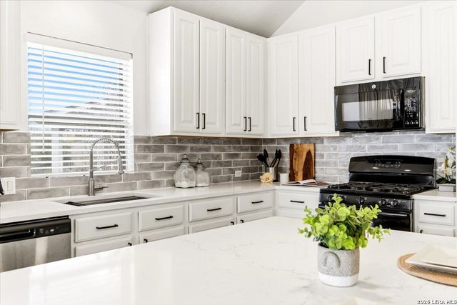 2818 Silverton Ct, San Antonio, TX 78261