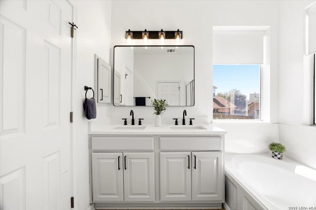 2818 Silverton Ct, San Antonio, TX 78261