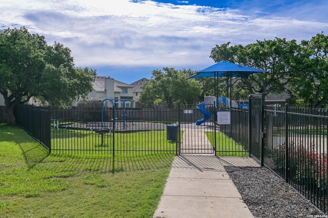 2818 Silverton Ct, San Antonio, TX 78261