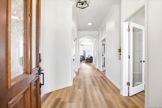 2818 Silverton Ct, San Antonio, TX 78261